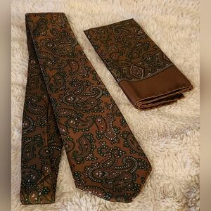 100% SILK Tie and Pocket Square from Italy. Brown Paisley. NWOT.
